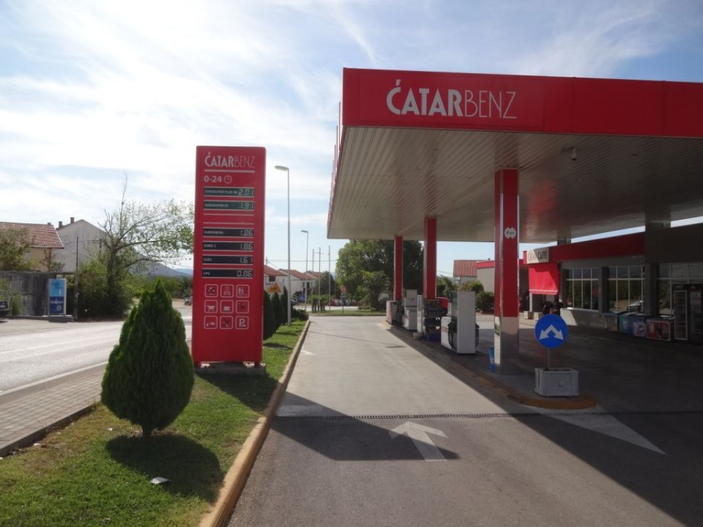 OPET ISTA META Naoružana četvorica opljačkala benzinsku crpku na cesti Mostar - Stolac
