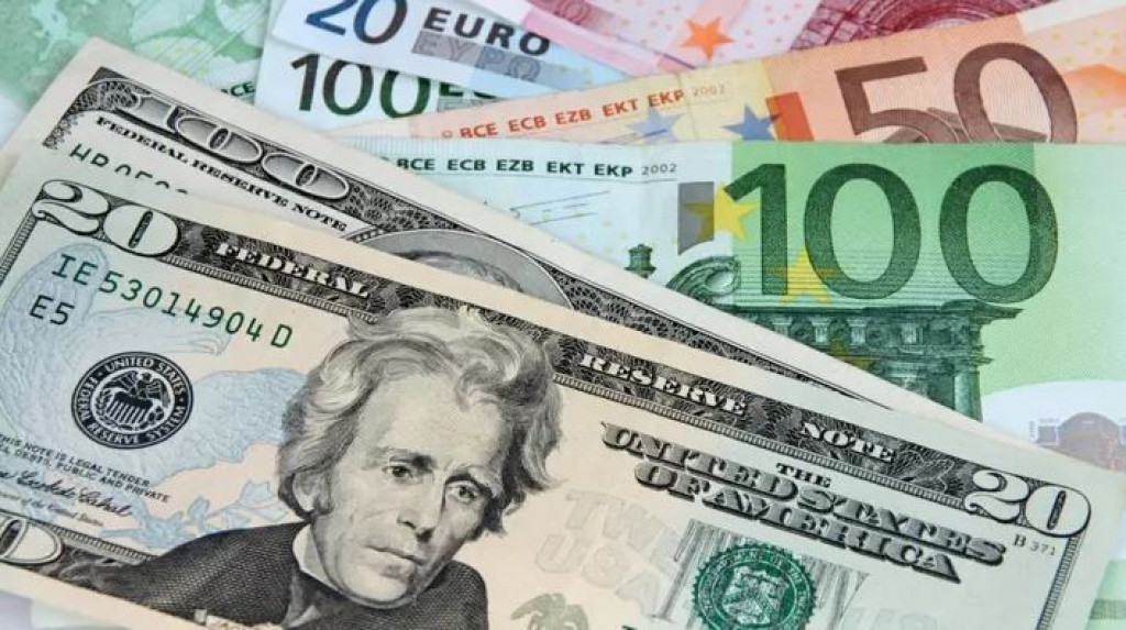 ANALIZA Tko ima bolju perspektivu euro ili dolar?