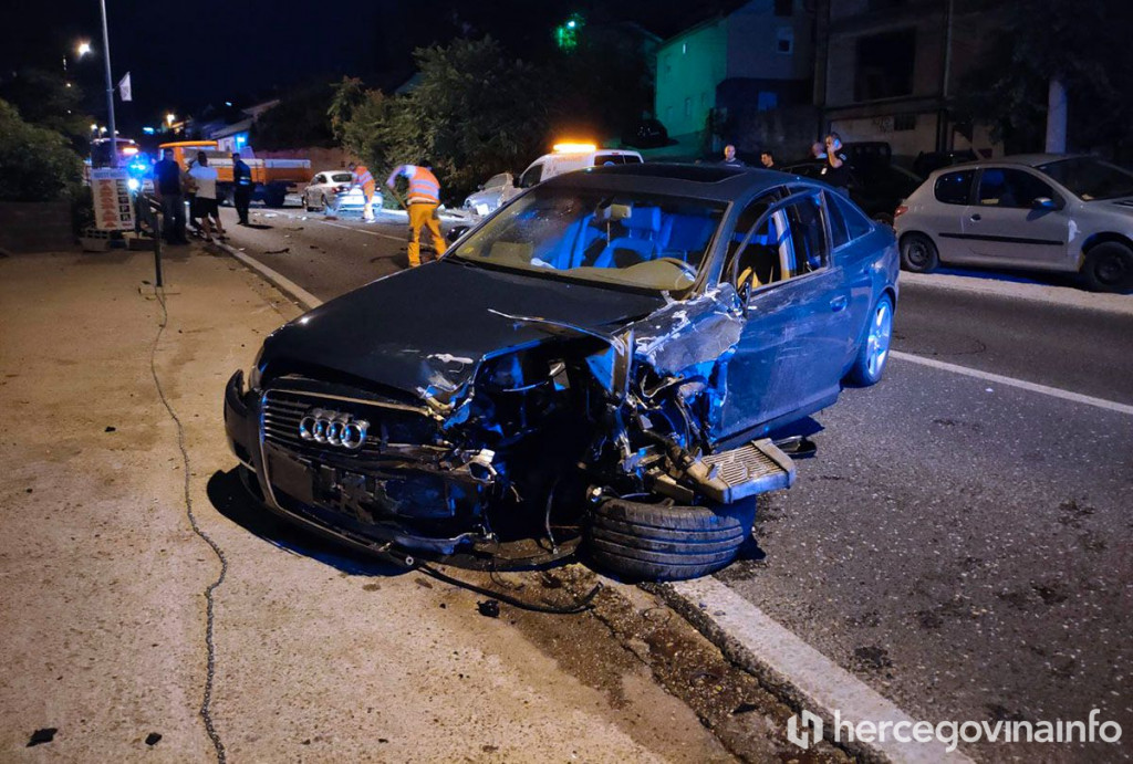 Teži sudar tri vozila u Mostaru, ozlijeđena jedna osoba