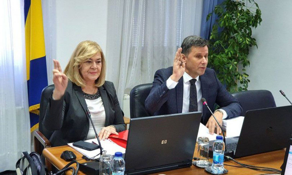 Revizija utvrdila neefikasnost Novalićeve vlade, a sad Vlada FBiH godinu dana traži revizore koji će im napisati da su bili dobri