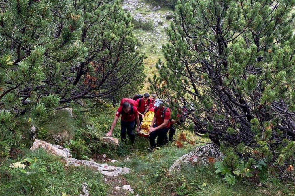 Maloljetnik se teško ozlijedio pri spuštanju s Vrana, pogledajte akciju spašavanja