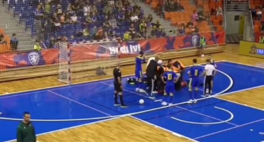 Reprezentativac BiH i igrač Mostara SG nakon sudara s vratarom samo se srušio, zaradio je teži potres mozga