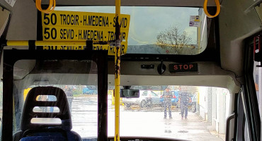 Autobuse koji su stigli u Mostar novinari u Hrvatskoj nazivaju karampanama (krntija, kanturina)