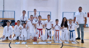 Mostarski karatisti briljirali u Beogradu. Kući se vraćaju sa 22 medalje i peharom