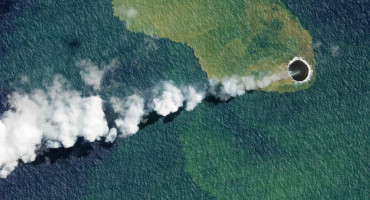 TIHI OCEAN Nakon erupcije podvodnog vulkana pojavio se mali otočić