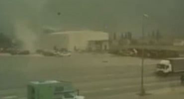 Pijavica protutnjala Tomislavgradom, uništeni objekti i više od 50 vozila