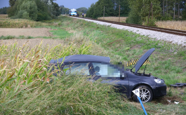 NALET VLAKA NA AUTO Poginula vozačica (27), njezin sin i nećakinja od 4 godine