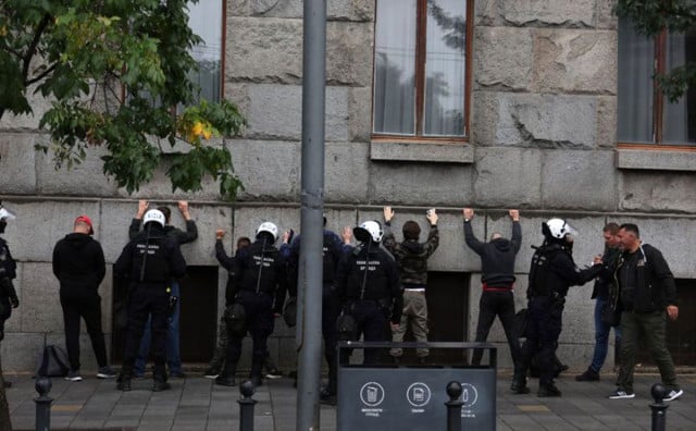 INCIDENT U BEOGRADU Huligani napali policiju, ozlijeđeno 13 policajaca. Privedeno više desetaka osoba