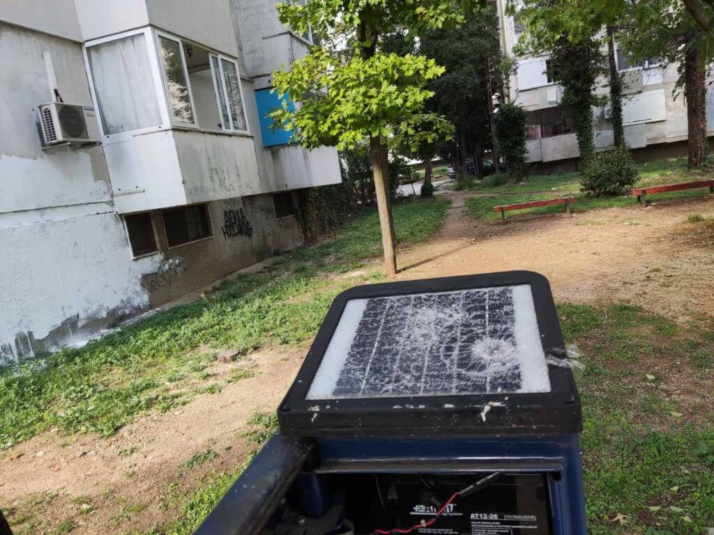 PONOVNO NA METI VANDALA Razbijena još dva parking aparata u Mostaru