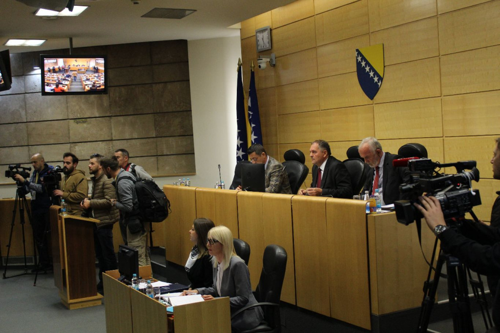 IZ HNŽ 9, IZ ŽZH 7 ZASTUPNIKA Ovo je novi raspored u Domu naroda Parlamenta FBiH