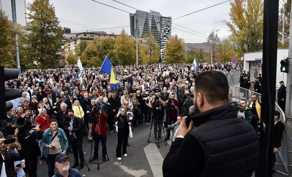 PROSVJEDI U SARAJEVU Organizatori rekli 5.000, ali skupilo se svega 700 ljudi