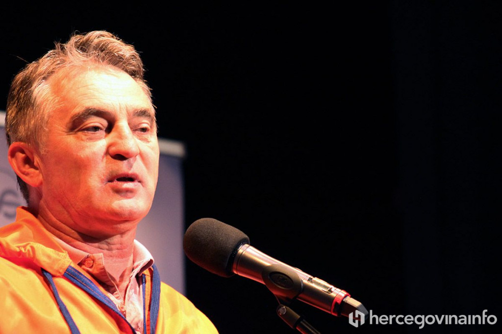 "KULTURNI" PREDSJEDNIK ZA DAN DRŽAVNOSTI "Predlažem Dodiku da se malo napuši...gandže"