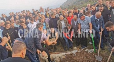 21-GODIŠNJACI SAHRANJENI Veliki broj građana na dženazama tragično stradalih mladića kod Konjica