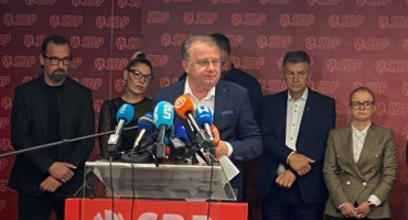 OPORBENI LIDERI UJEDINJENI Traži se ponovno brojanje glasova na svim razinama vlasti