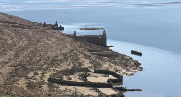 Povuklo se Bilećko jezero, pa 'izronili' ostaci sela i kuće