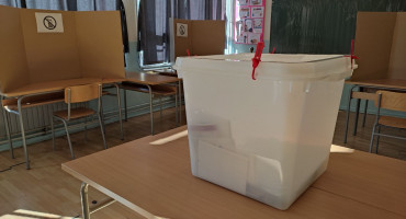 NOVA PRAVILA Glasačke kabine okrenute ka biračkom odboru i promatračima