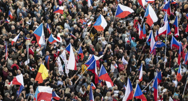 LUDNICA U ČEŠKOJ Deseci tisuća na ulicama, traže pregovore s Rusima i izlazak iz EU