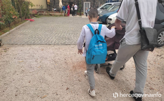 GODINU DANA KASNIJE Na današnji dan prve izbjeglice iz Ukrajine su stigle u Međugorje. Djeca danas tu idu i u školu