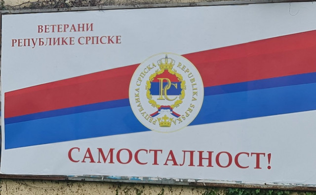 REAGIRAO OHR Na više lokacija postavljeni bilbordi sa zastavom Republike Srpske i porukom - Samostalnost!
