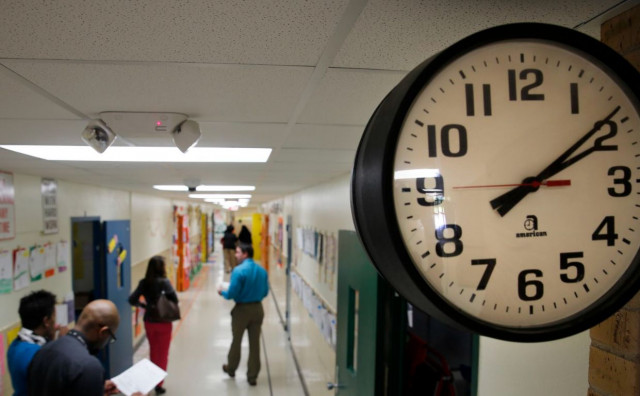 VODIČ ZA STVARANJE DEBILA Iz škola se uklanjaju analogni satovi jer djeca ne znaju na njih