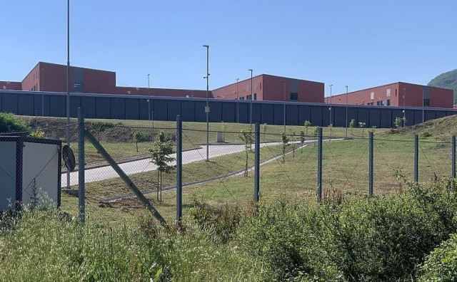 PLANIRANO UBOJSTVO TUŽITELJA DUBRAVKA ČAMPARE Pripadnici SIPA-e pretresali zatvor, na jednoj lokaciji pronađen snajper