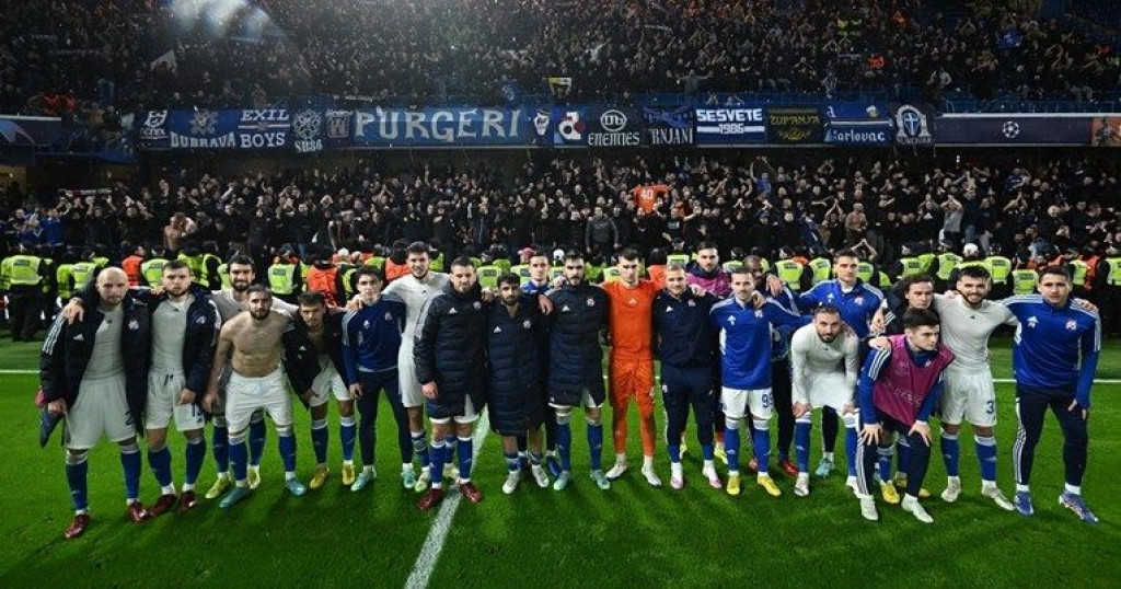 Englezi oduševljeni; Boysi i 20 minuta nakon utakmice po kiši bodrili svoju momčad