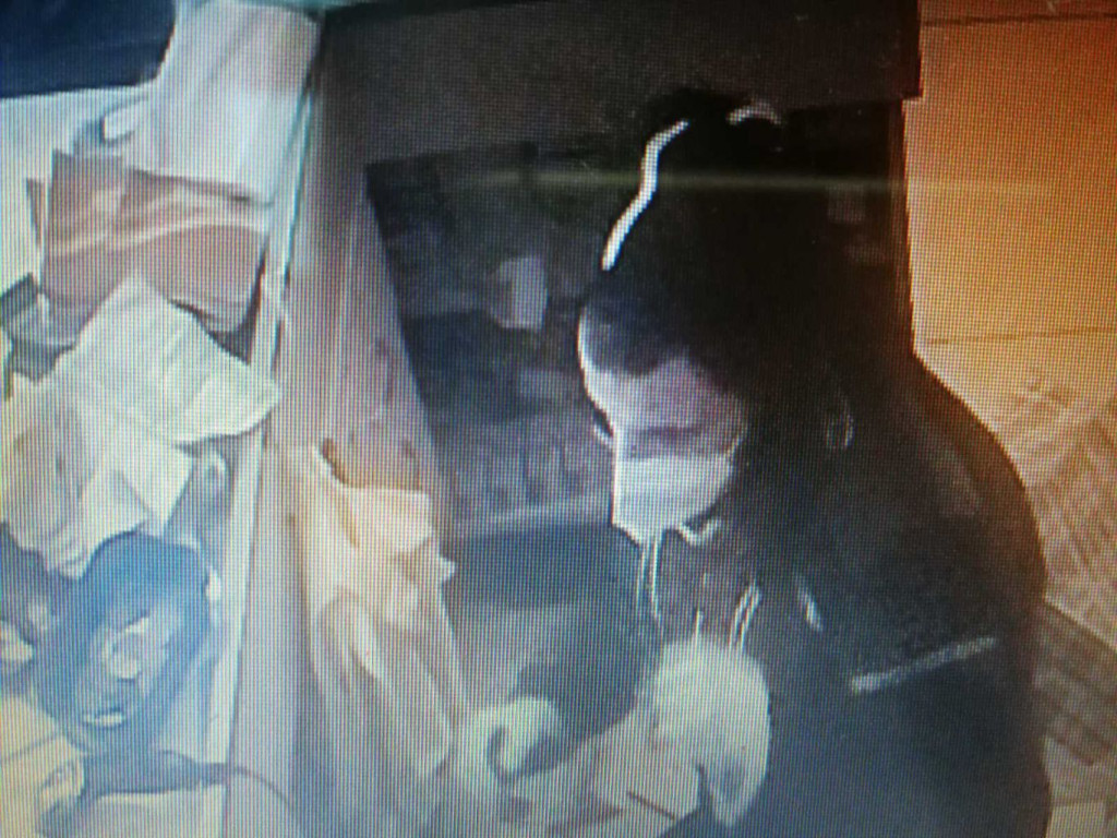 TEŠKA KRAĐA Policija poziva za pomoć u identifikaciji osumnjičene osobe