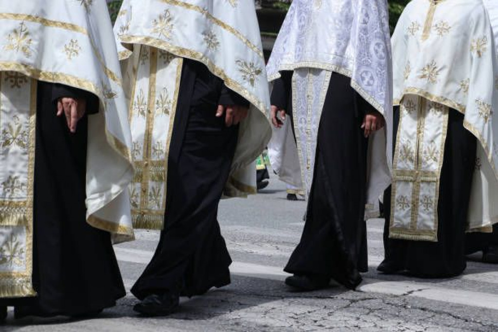 JOŠ UVIJEK OPREZNO Poskok ugrizao svećenika, završio u SKB Mostar