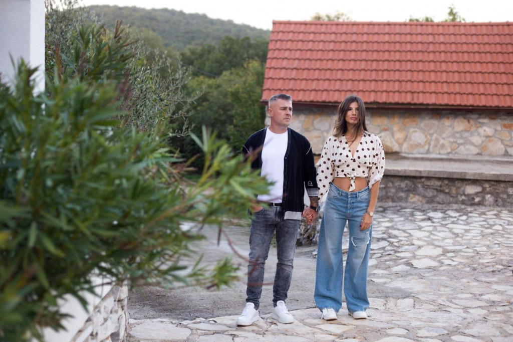 "DRUGI MOGU PRIČATI ŠTO HOĆE" Pjevač iz Tomislavgrada suprugu je upoznao u reality showu prije 12 godina, sada joj je posvetio pjesmu