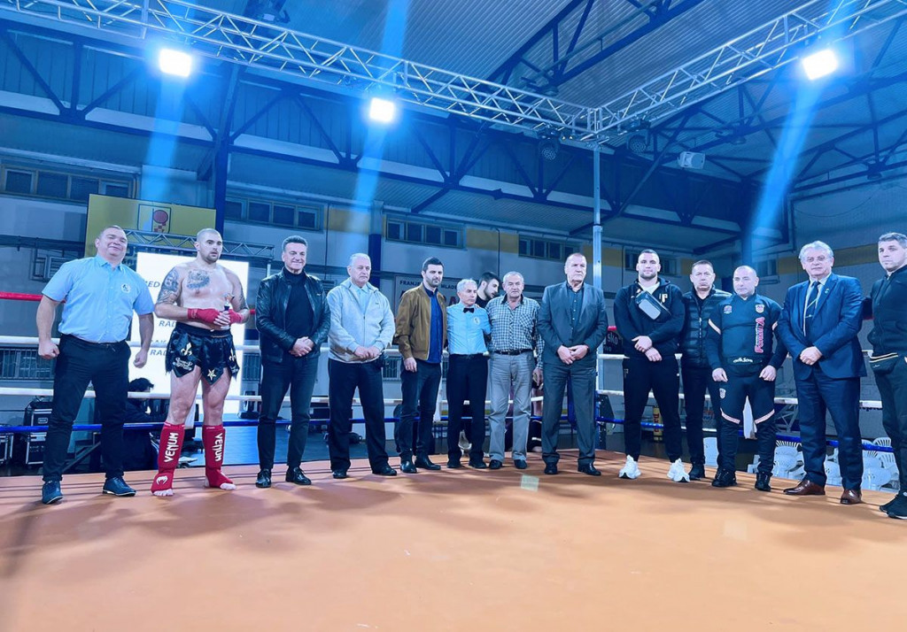 VITEZ MILE BOŠNJAK Mostarski boksač opravdao ulogu favorita u Posušju