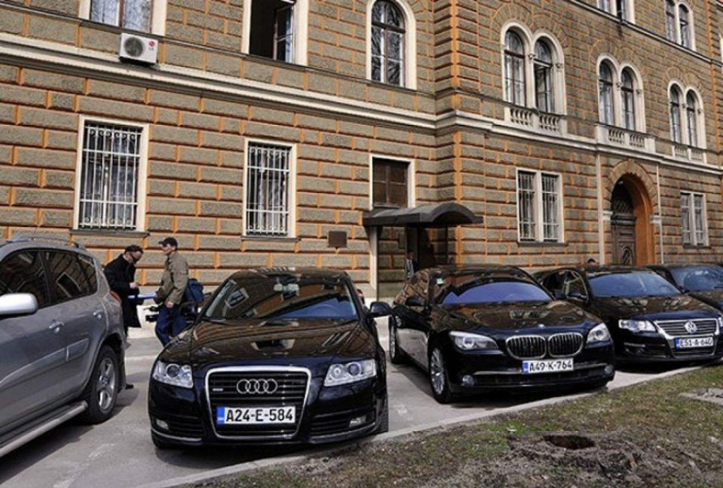 RASTROŠNOST PREDSJEDNIŠTVA BIH Za osam godina potrošeno 1,5 milijuna maraka na vozila i namještaj