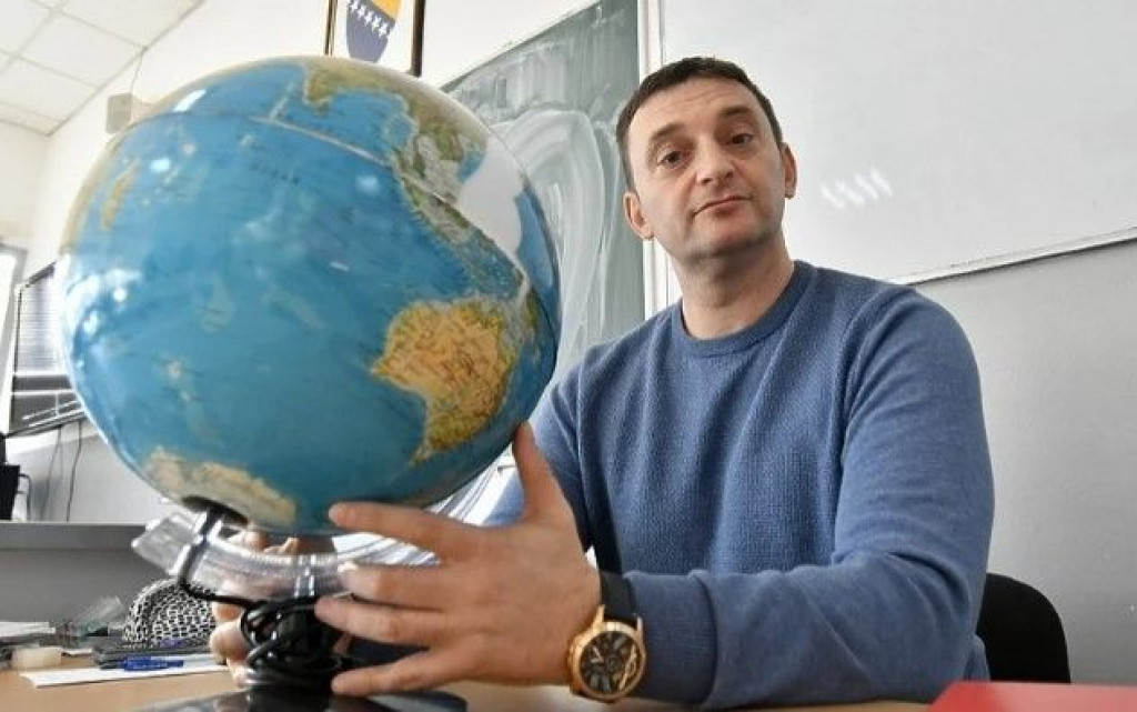 NAŠ, A JEDAN OD NAJBOLJIH PROFESORA SVIJETA "Djecu školujemo da ih razvoze kombijima po Bavarskoj i čuvaju babe po Njemačkoj"