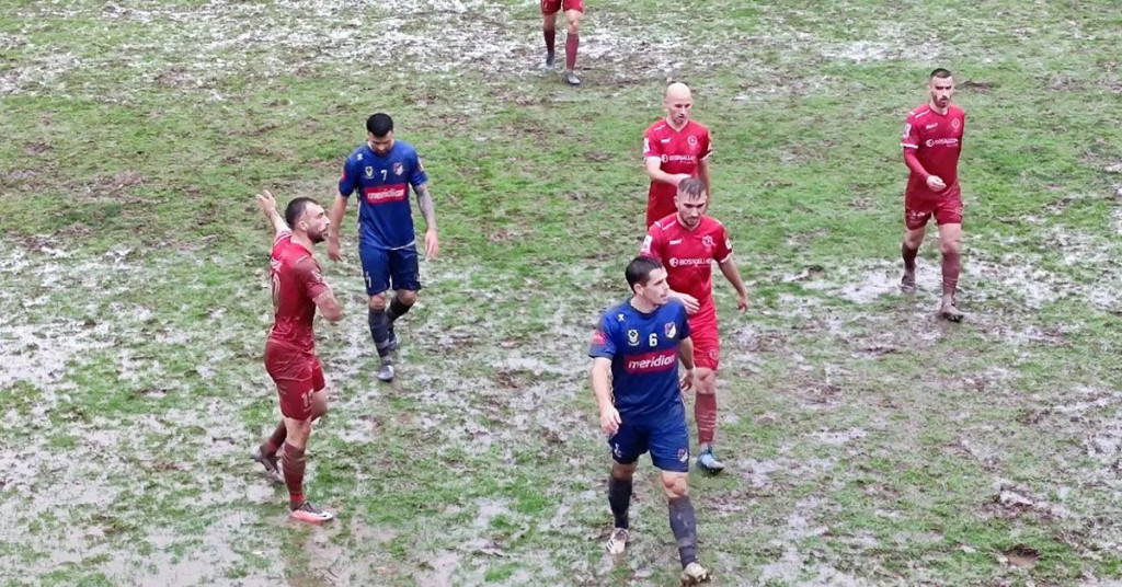 GABELA Na vodom natopljenom terenu, Velež i Sloga podijelili bodove