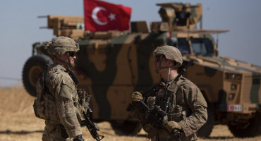 U SJENI UKRAJINSKOG RATA Erdogan najavljuje istrebljenje tenkovima i vojnicima, Zapad prepustio Kurde samima sebi
