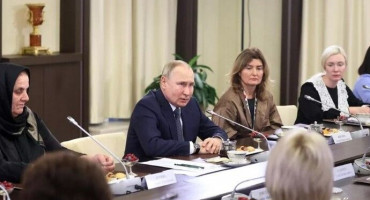FINO ZA ZNATI Putin okupio majke ruskih vojnika te im pričao da neki njihovi sinovi ginu zbog votke