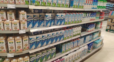 GRAĐANI S PRAVOM ZBUNJENI Otkupna cijena mlijeka 80 feninga po litru, a na policama u trgovini košta 2,5 marke