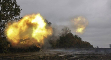 SAD Sjeverna Koreja u tajnosti šalje gomilu artiljerijskih granata Rusiji