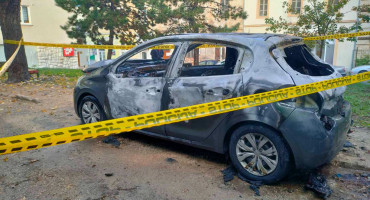 POŽAR UZNEMIRIO STANARE U sitnim noćnim satima izgorio još jedan osobni automobil u Mostaru