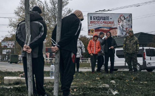 JEZIVI PRIZORI Ukrajinci 'prečešljali' svaki kutak Hersona, izdajnike i ruske suradnike vezali za rasvjetne stupove