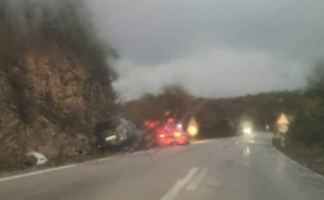 ŠKODOM NALETIO NA ZAUSTAVLJENO VOZILO U prometnoj nezgodi kod Stoca najgore prošao djelatnik JP Ceste Mostar