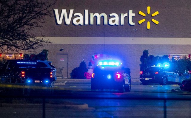 MASOVNA PUCNJAVA Voditelj trgovine Walmart pucao na kolege, a potom presudio sebi