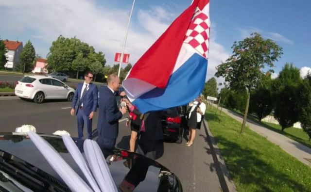 NAPAD NA SVATOVE ZBOG ZASTAVE Hrvatski veleposlanik u BiH uručio prosvjednu notu