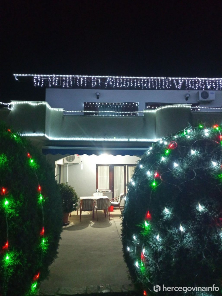 Dubrave kuća božićno kićenje Danko Moro