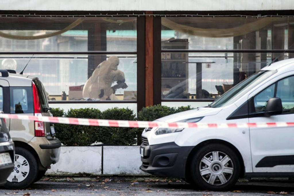 SVE ĆU VAS POBITI Troje mrtvih i četvero ranjenih u rimskom baru