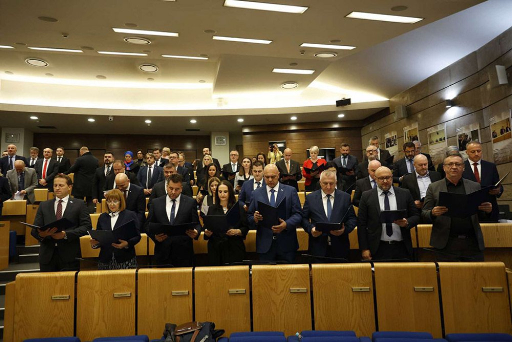 SDA NAPUSTILA SJEDNICU Osmorka i HDZ izglasali novo rukovodstvo Parlamenta FBiH