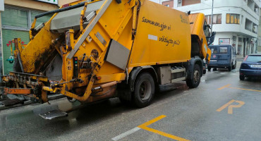 Kamion za odvoz smeća ostao u kvaru u Titovoj, promet za veća vozila blokiran