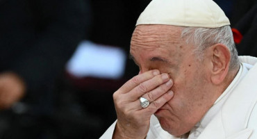 PRIMLJEN U BOLNICU Papa Franjo ide na operaciju