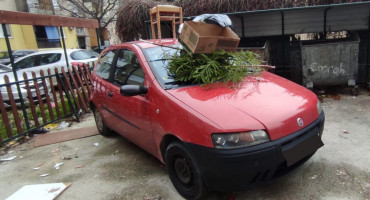 OKIĆENI LIMENI LJUBIMAC Parkirao među kontejnerima, pa ga ujutro dočekalo neugodno iznenađenje