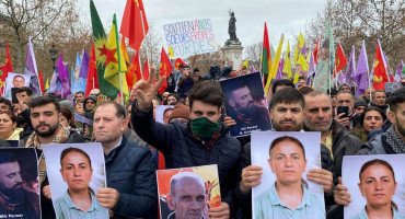 PROSVJEDI NAKON TROSTRUKOG UBOJSTVA Kurdi u središtu Pariza traže odgovore za napad