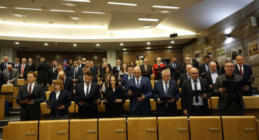 SDA NAPUSTILA SJEDNICU Osmorka i HDZ izglasali novo rukovodstvo Parlamenta FBiH
